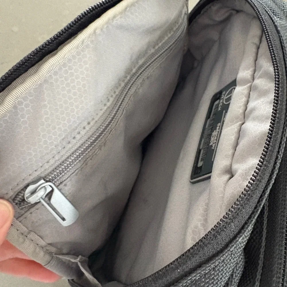 T-Tech by Tumi Black Ballistic Nylon Crossbody Bag Travel Organizer‎ Compact